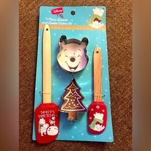 Disney Winnie the Pooh set of 4 baking set NWT